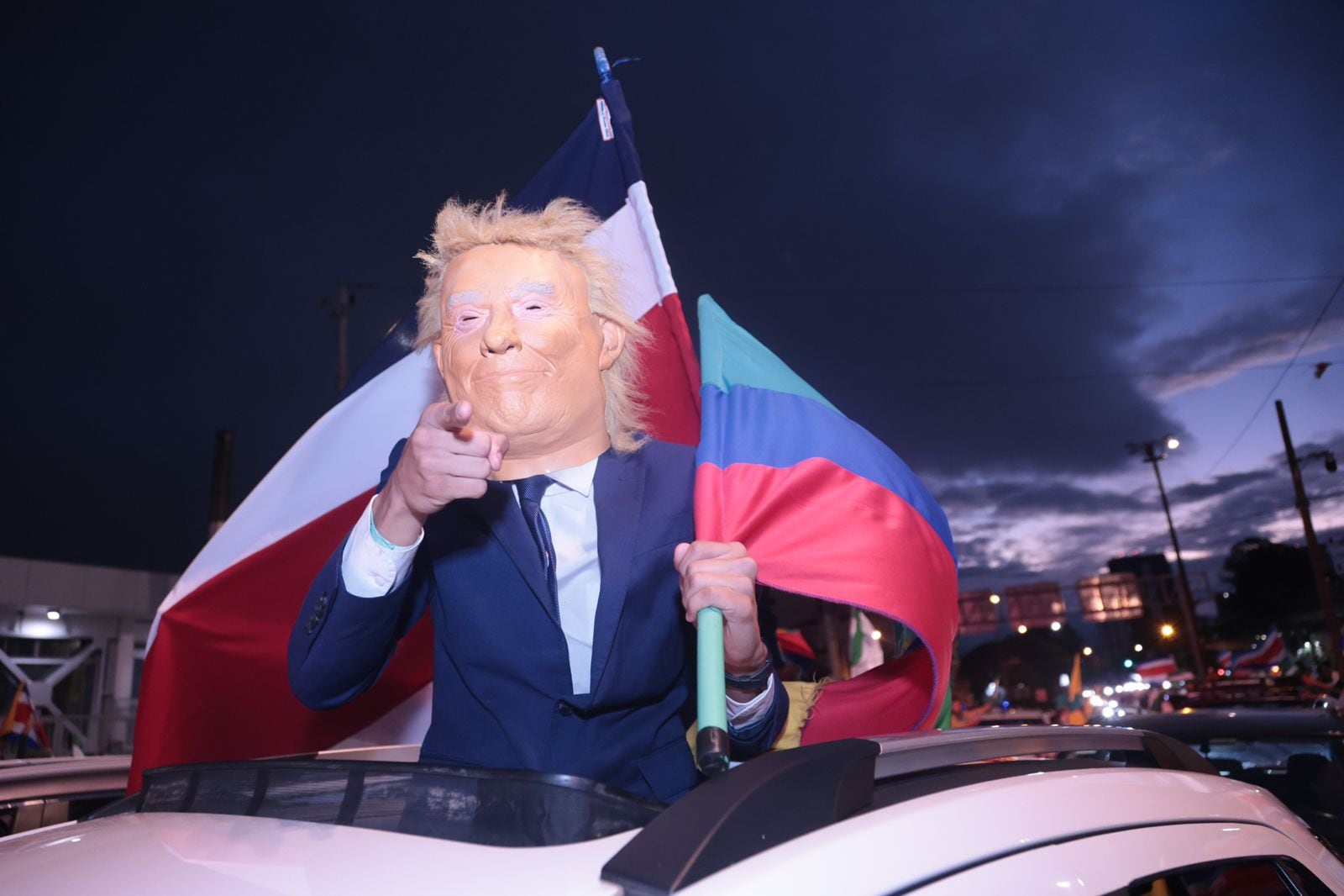 Ambiente electoral al cierre de las urnas.