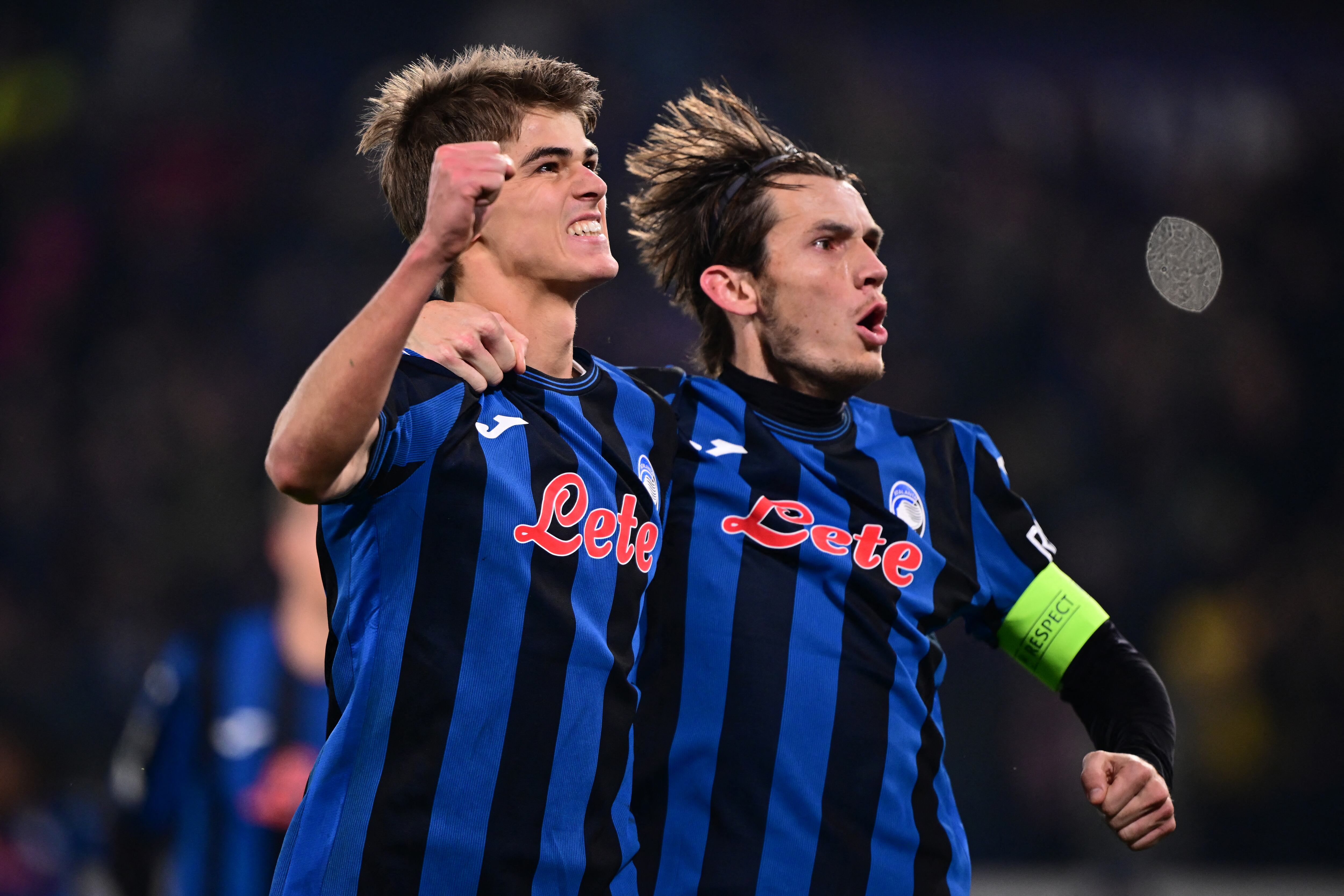 Atalanta's Belgian midfielder #17 Charles De Ketelaere (L) celebrates after scoring a penalty during the UEFA Champions League football match between Atalanta and Real Madrid at the Gewiss Stadium in Bergamo, on December 10, 2024. (Photo by Marco BERTORELLO / AFP)