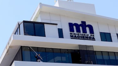 Ascenso de endeudamiento deja al Gobierno a un paso del retorno de regla fiscal estricta