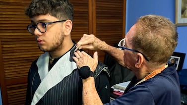 Una graduación de secundaria, un gran sastre y mucha nostalgia