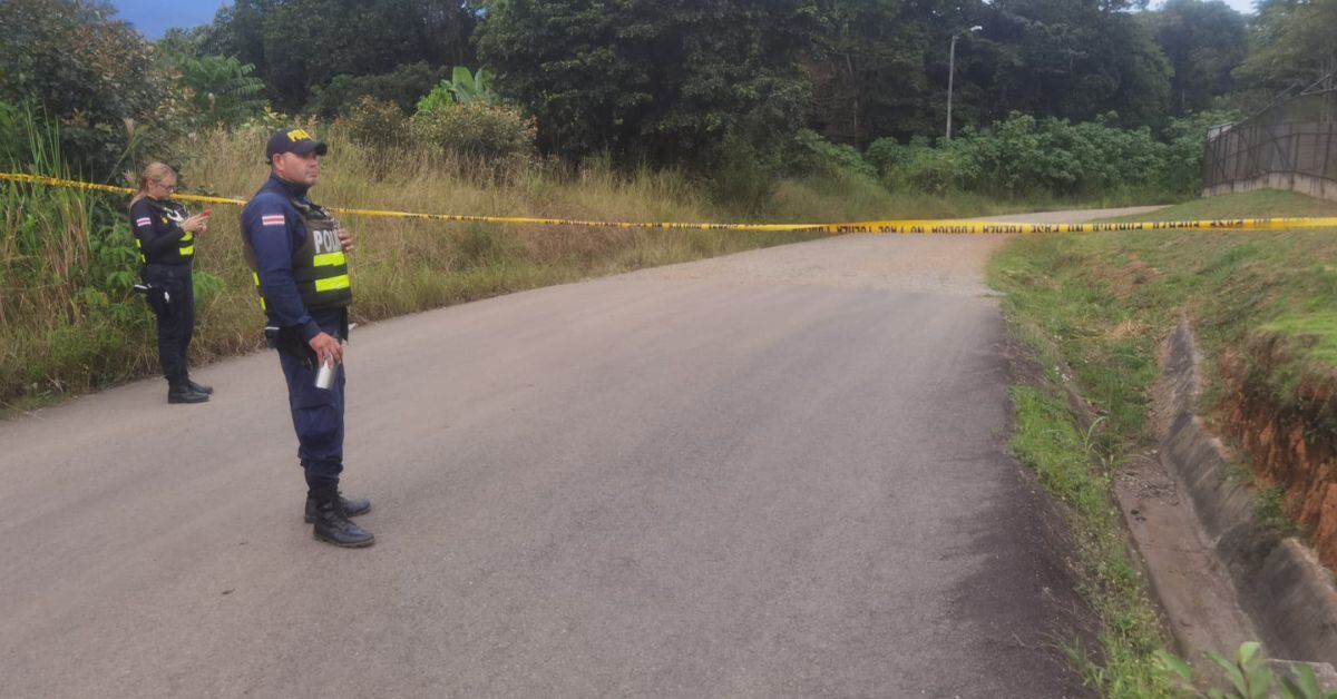 La policía del distrito Daniel Flores alertó sobre el hallazgo del posible feto en una bolsa plástica en la parte trasera de la delegación cantonal.