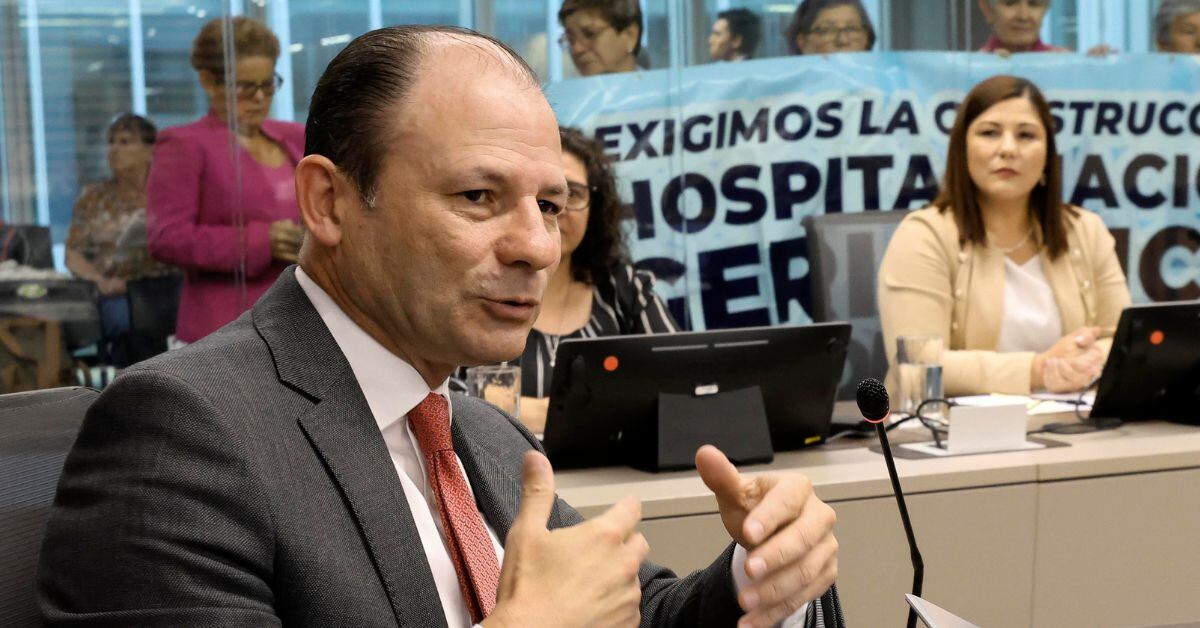 En la imagen Gustavo Picado, gerente financiero de la CCSS