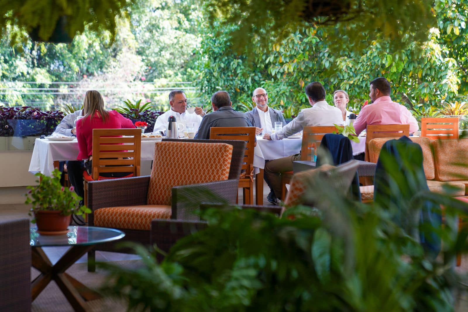 Funcionarios de la Embajada de Estados Unidos reunidos con los diputados Rodrigo Arias, Óscar Izquierdo, Luis Diego Vargas, María Marta Carballo y Yonder Salas.