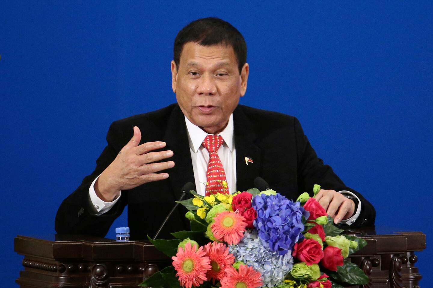 El presidente de Filipinas, Rodrigo Duterte, pronuncia un discurso durante el Foro de Comercio e Inversión entre Filipinas y China, en el Gran Salón del Pueblo, en Pekín, este jueves.