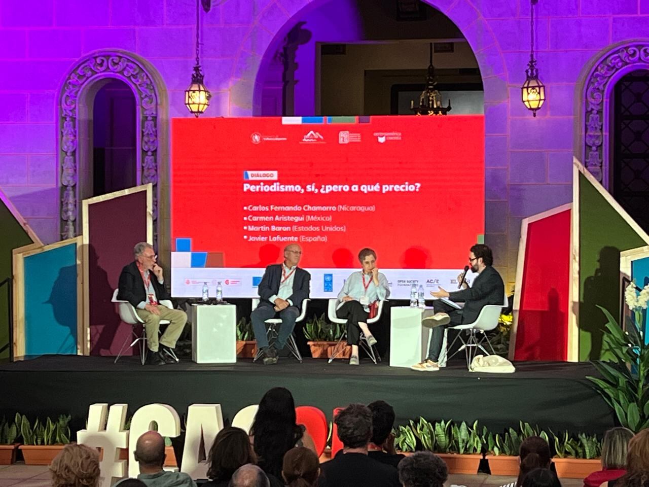 Panel sobre periodismo, censura y libertad de prensa en Centroamérica Cuenta, con Martin Baron, Carlos Fernando Chamorro, Carmen Aristegui y Javier Lafuente, en el Palacio Nacional de Guatemala.