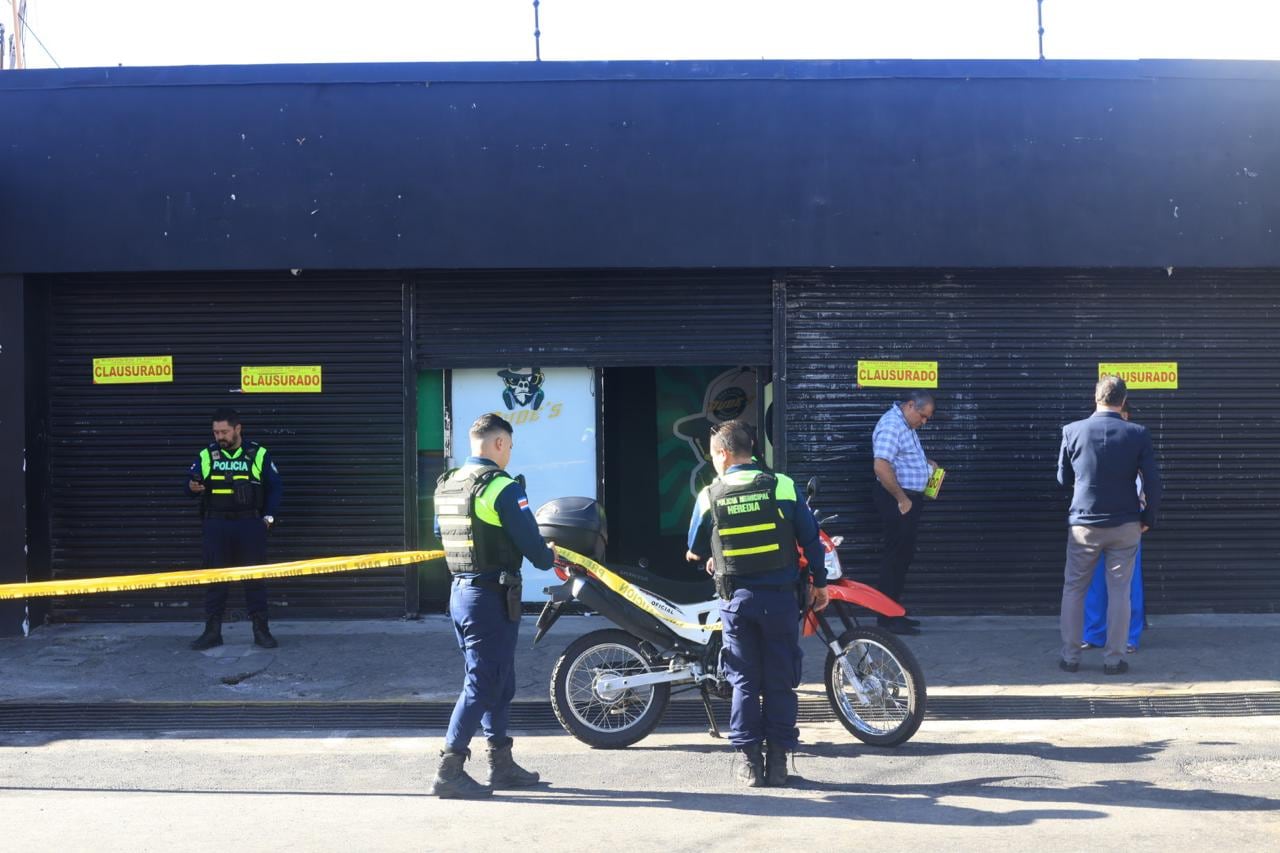 Este es el bar donde encontraron a dos primos en Heredia, a 25 metros de la UNA