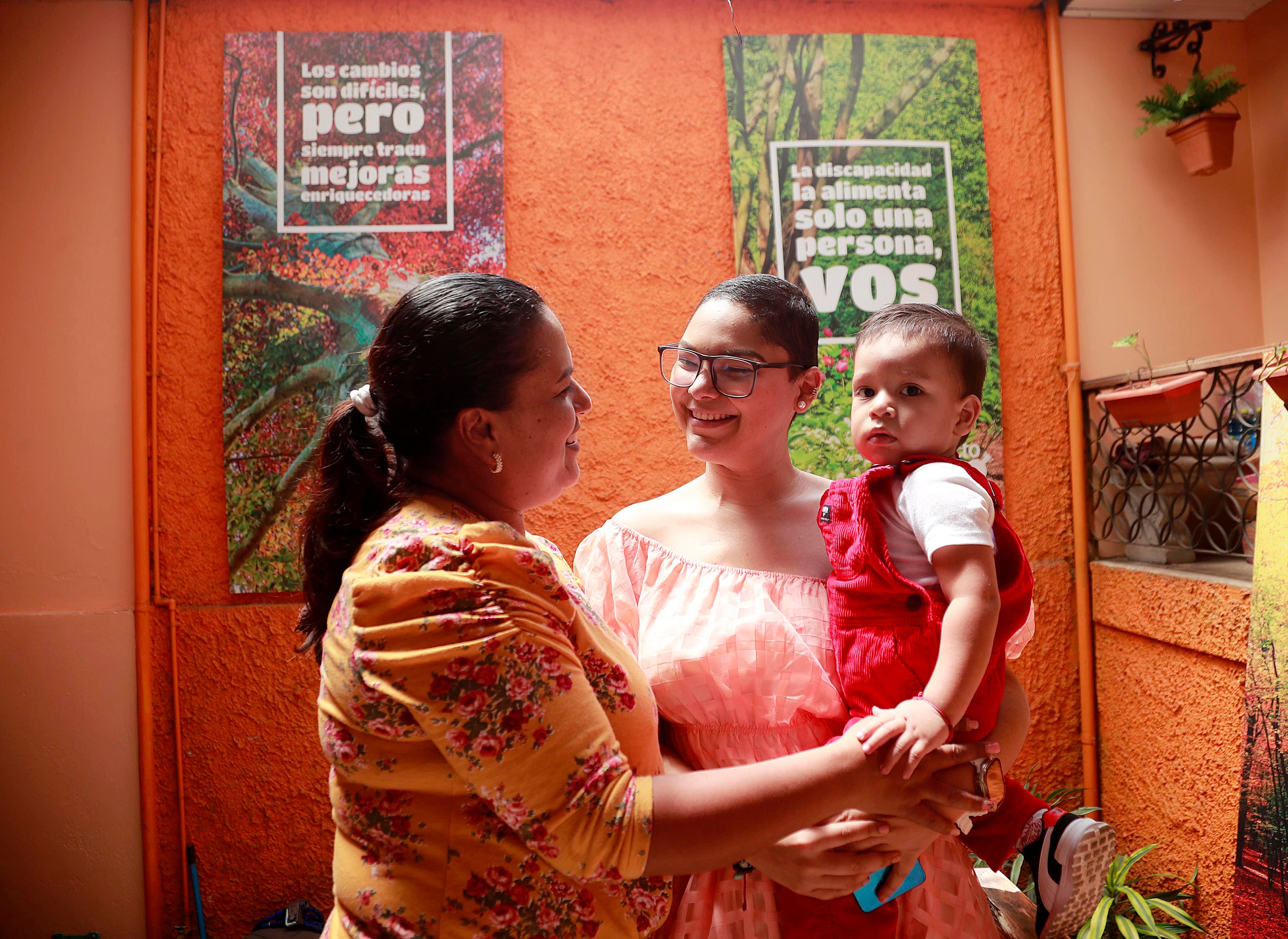 14/03/2024 San Francisco de Dos Ríos. Jóvenes pacientes de cáncer, en las oficinas de Proyecto Daniel, quienes a pesar de padecer una enfermedad tan compleja continúan soñando y luchando para superarla. Foto: Rafael Pacheco Granados