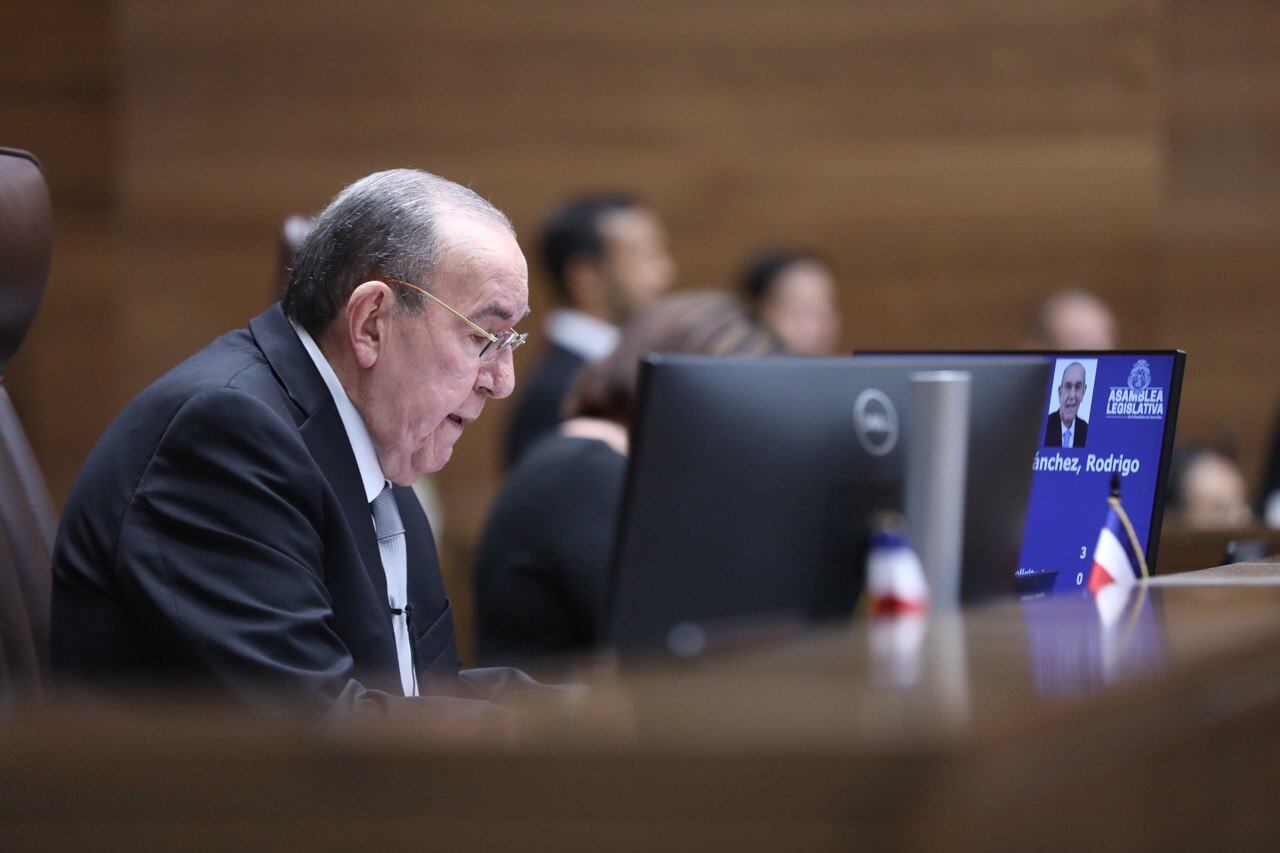 Conmemoración del Día de la Democracia y celebración del 75 aniversario de la Constitución Política.