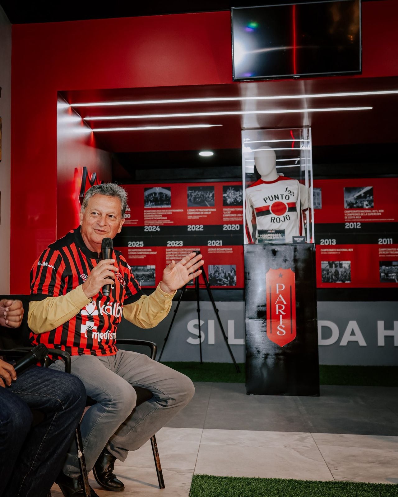 Luis Raquel Ledezma contó muchas anécdotas alusivas a Liga Deportiva Alajuelense, inaugurando los 'Relatos del Morera'.