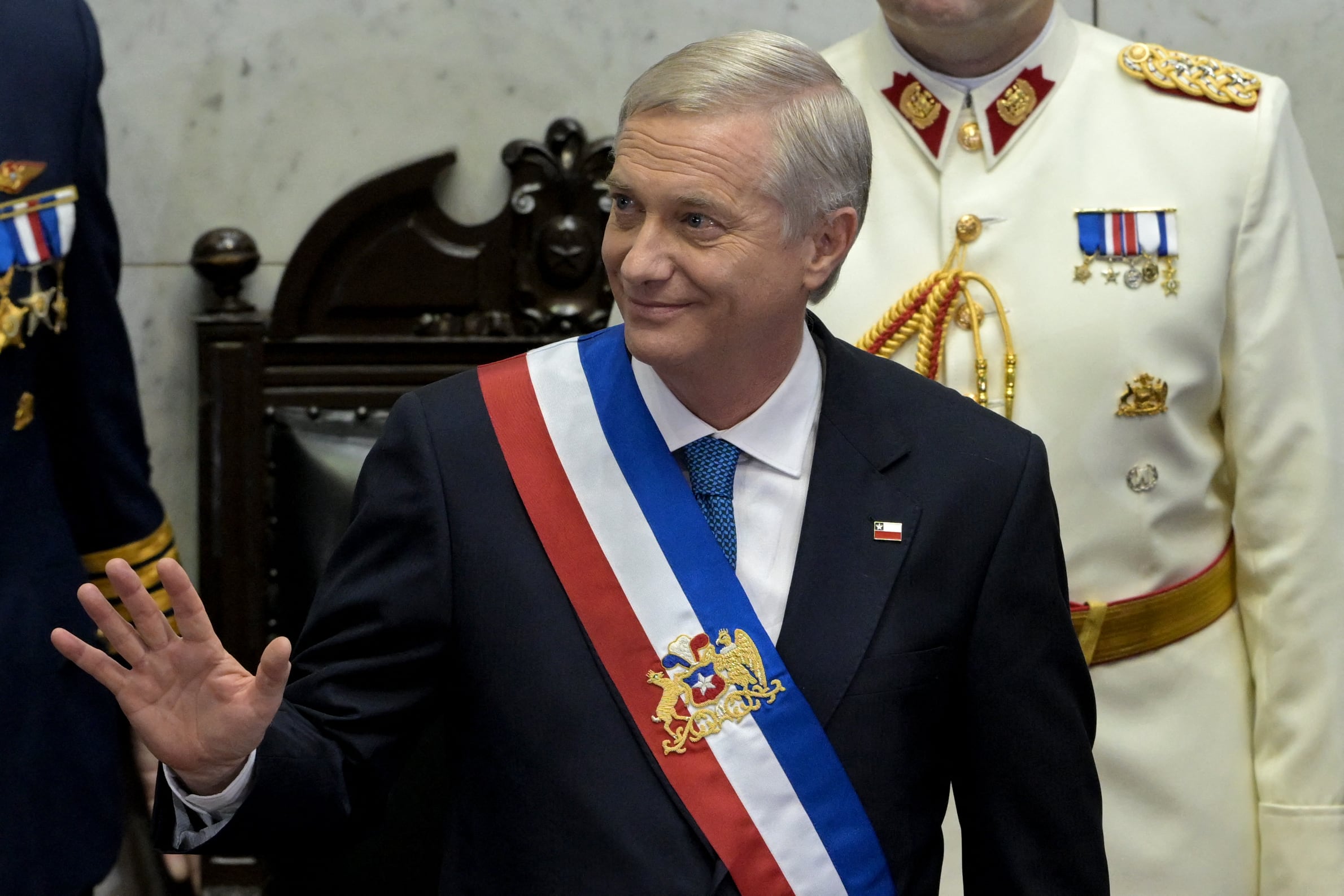 El presidente más derechista de Chile en más de tres décadas, José Antonio Kast, asume el cargo el 11 de marzo de 2026, con la promesa de abordar las crecientes tasas de delitos violentos y llevar a cabo deportaciones masivas de migrantes.