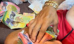 Videos muestran a Pecho de Rata entre cargamentos de droga, armas y fajos de billetes