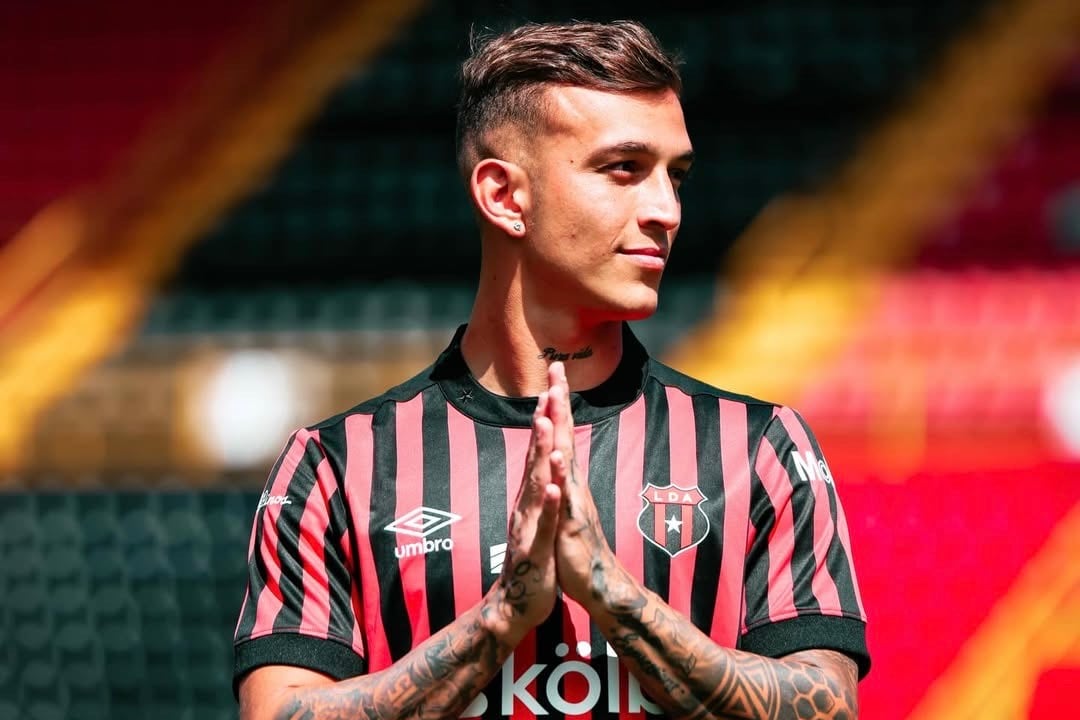 Kenneth Vargas cuenta las horas para estrenarse de manera oficial con Liga Deportiva Alajuelense.