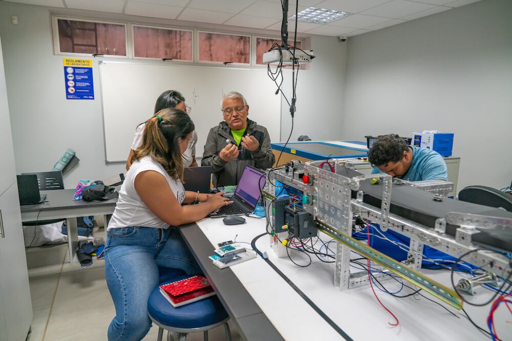 Crecimiento y mejora. Esta nueva oferta académica se suma al trabajo realizado en el equipamiento de modernos laboratorios, cuyo fin es preparar profesionales altamente capacitados.