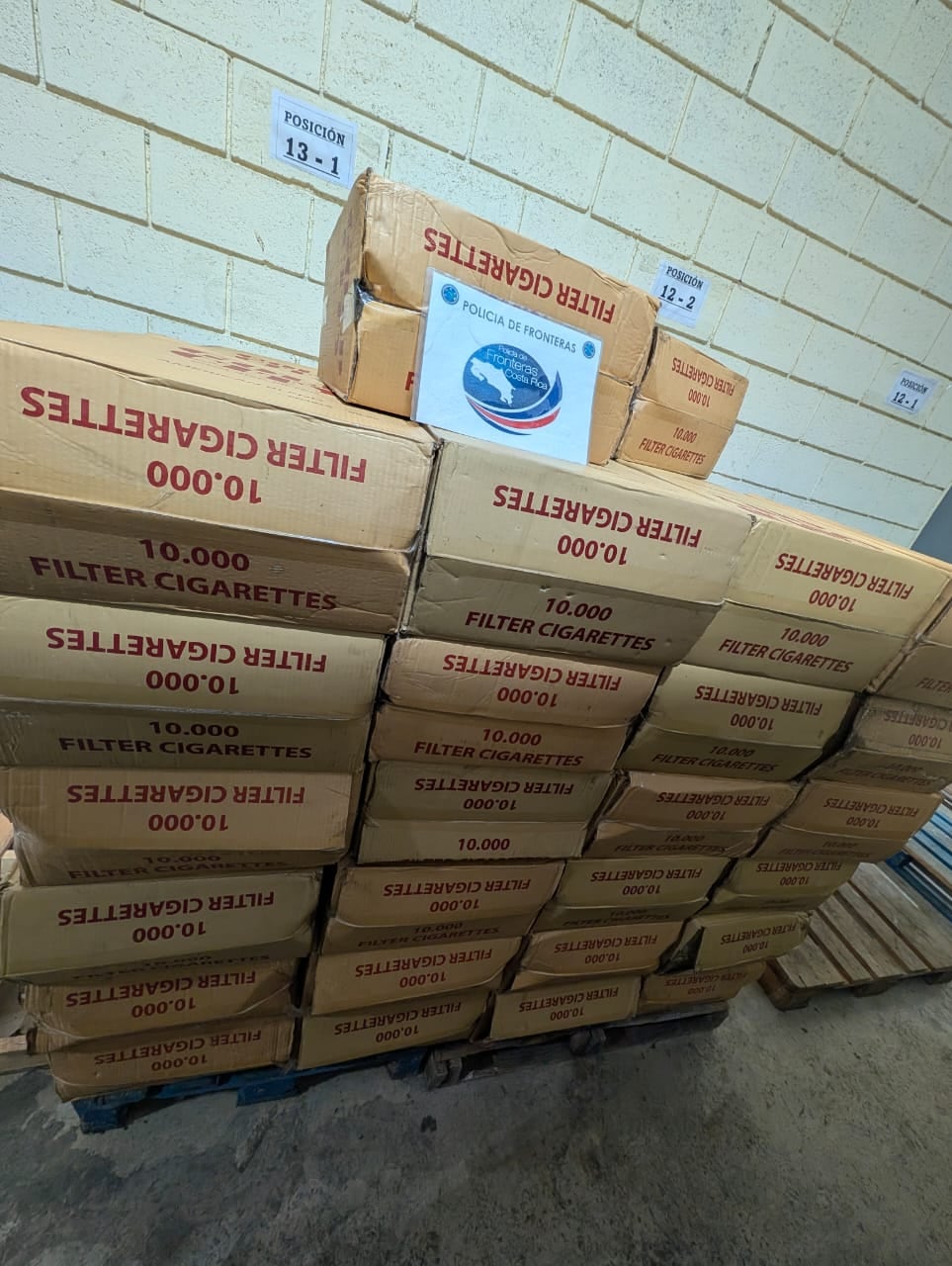 Cuando se le pidió abrir el canjón del camión que transportaba los cigarrillos de contrabando, el conductor argumentó que no tenía las llaves de los candados