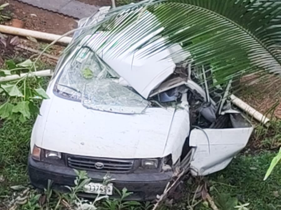 Camión que se habría quedado sin frenos choca con bus y carros en Herradura, sobre la ruta 27, la mañana del miércoles 9 de setiembre del 2026. Foto: Cortesía