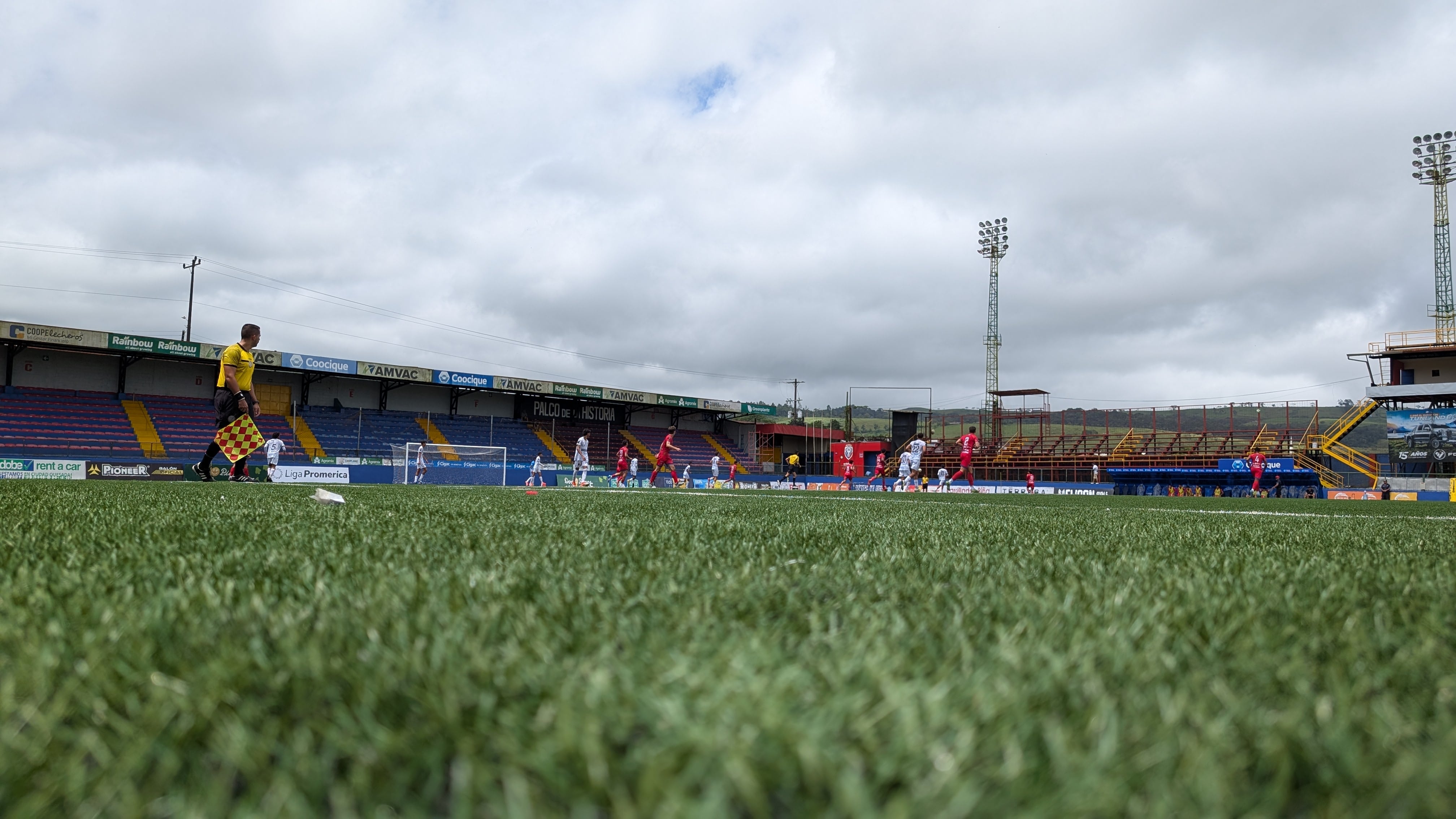 Aficionados volverán al Carlos Ugalde este sábado por la noche. Jugadores explicaron a ‘La Nación’ sus sensaciones con la nueva gramilla; además, otros cambios en el estadio buscan habilitarlo para recibir partidos de Concacaf