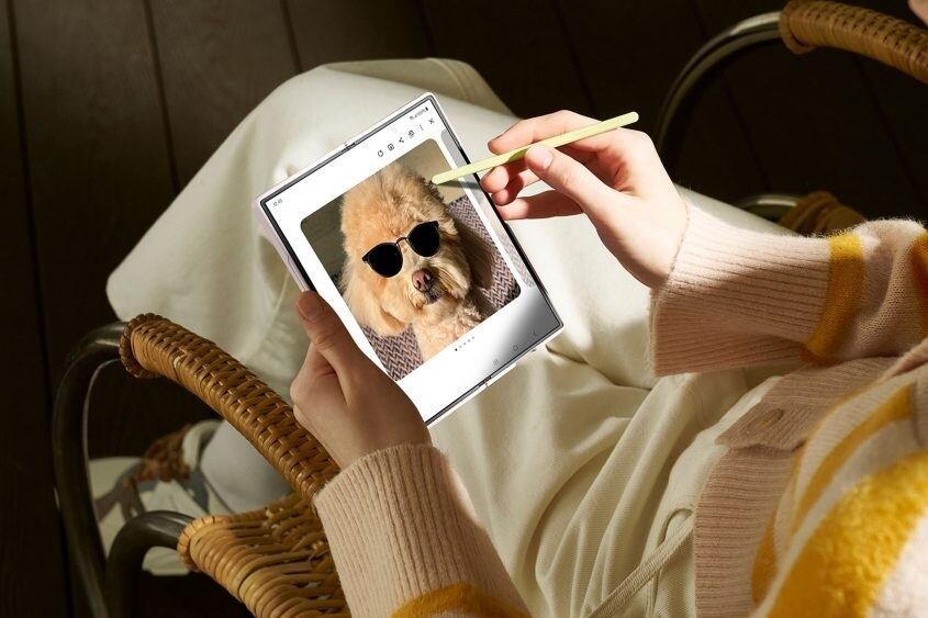 Samsung extiende las funciones de Galaxy AI a más dispositivos con la actualización One UI 6.1.1, disponible este mes en las series S24, S23 y Z Fold5.