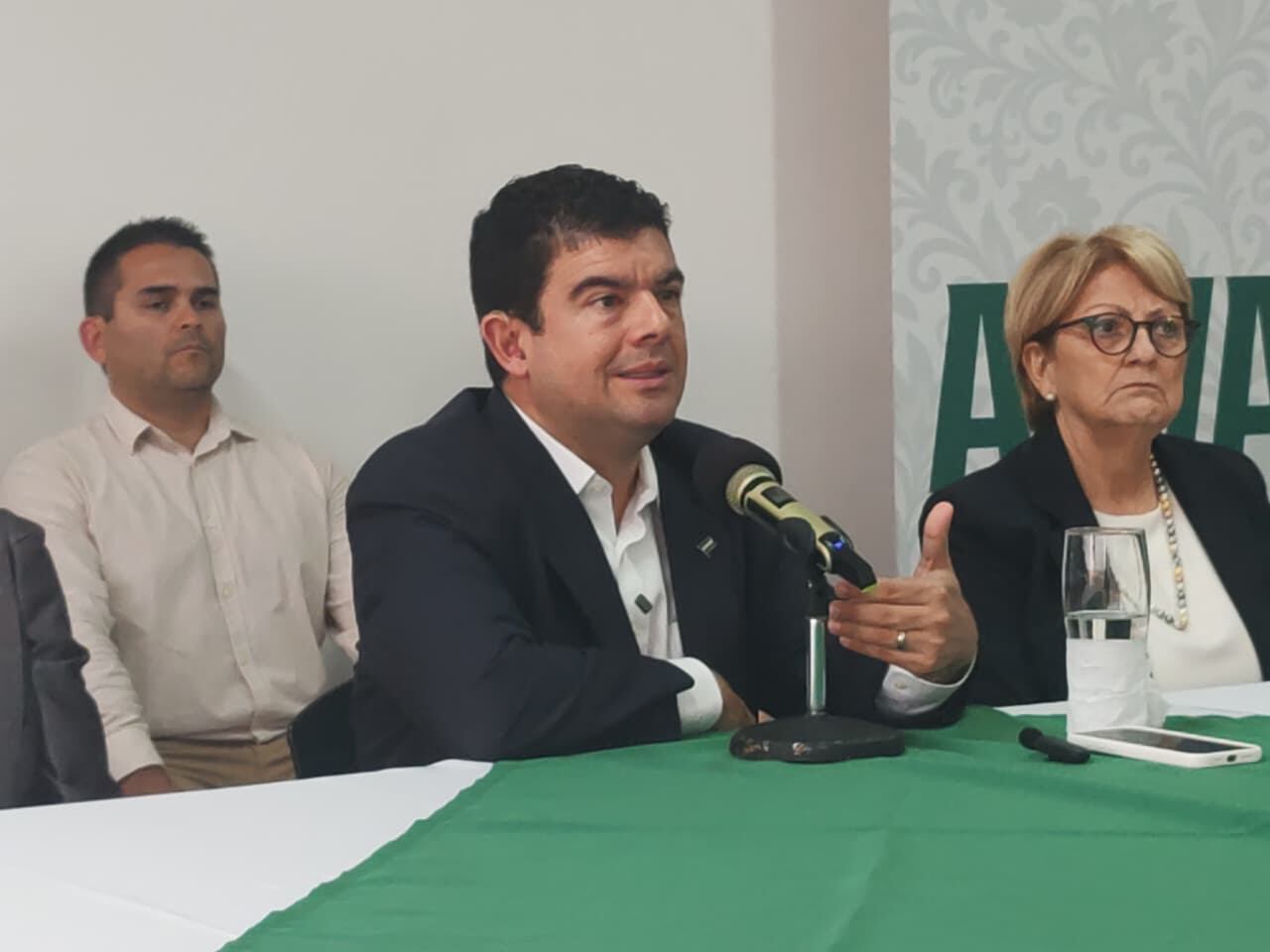 Álvaro Ramos, candidato del PLN, cuestiona amparo presentado por Marta Esquivel