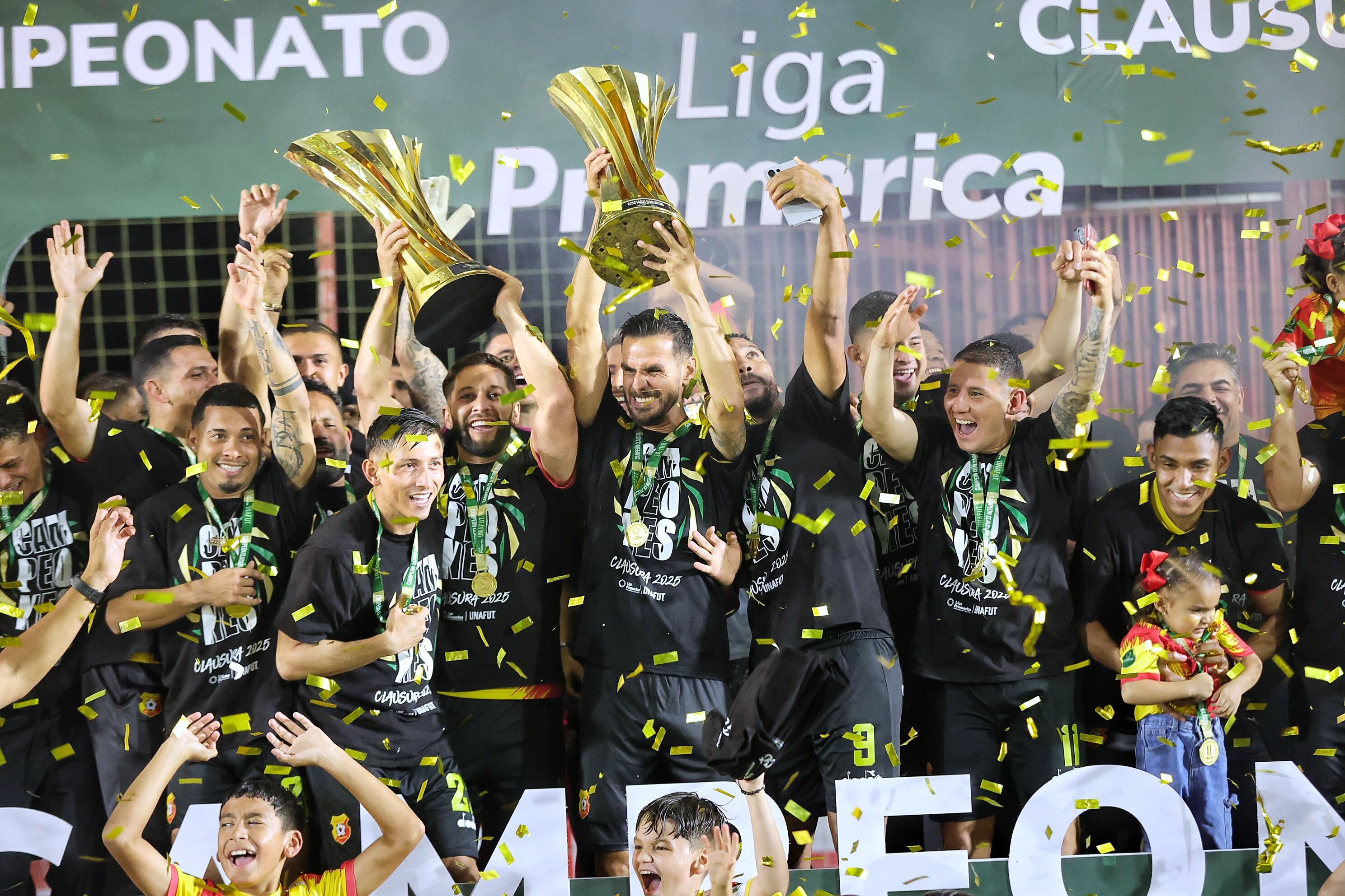 28/05/2025/ Juego entre Club Sport Herediano vs Liga Deportiva Alajuelense por el partido de vuelta de la gran final el torneo Clausura de la Liga Promerica en el estadio Carlos Alvarado / foto John Durán