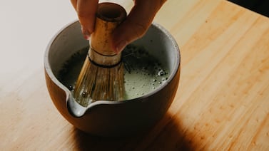 El efecto invisible del té matcha en el intestino y el hígado