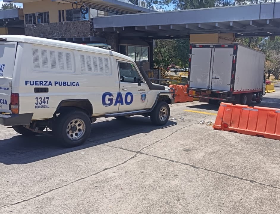 El cargamento de aproximadamente 1.500 kilos de cianuro era transportado en un camión sin cumplir con las condiciones requeridas, según las autoridades.