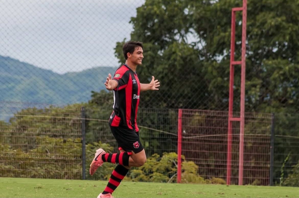 Andrés Beirute tiene el anhelo de jugar en Primera División con Liga Deportiva Alajuelense y él tiene en mente que eso sea una realidad a futuro.