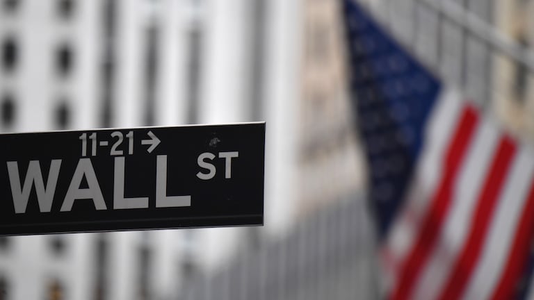 Wall Street cierra a la baja, lastrada por la caída de Alphabet