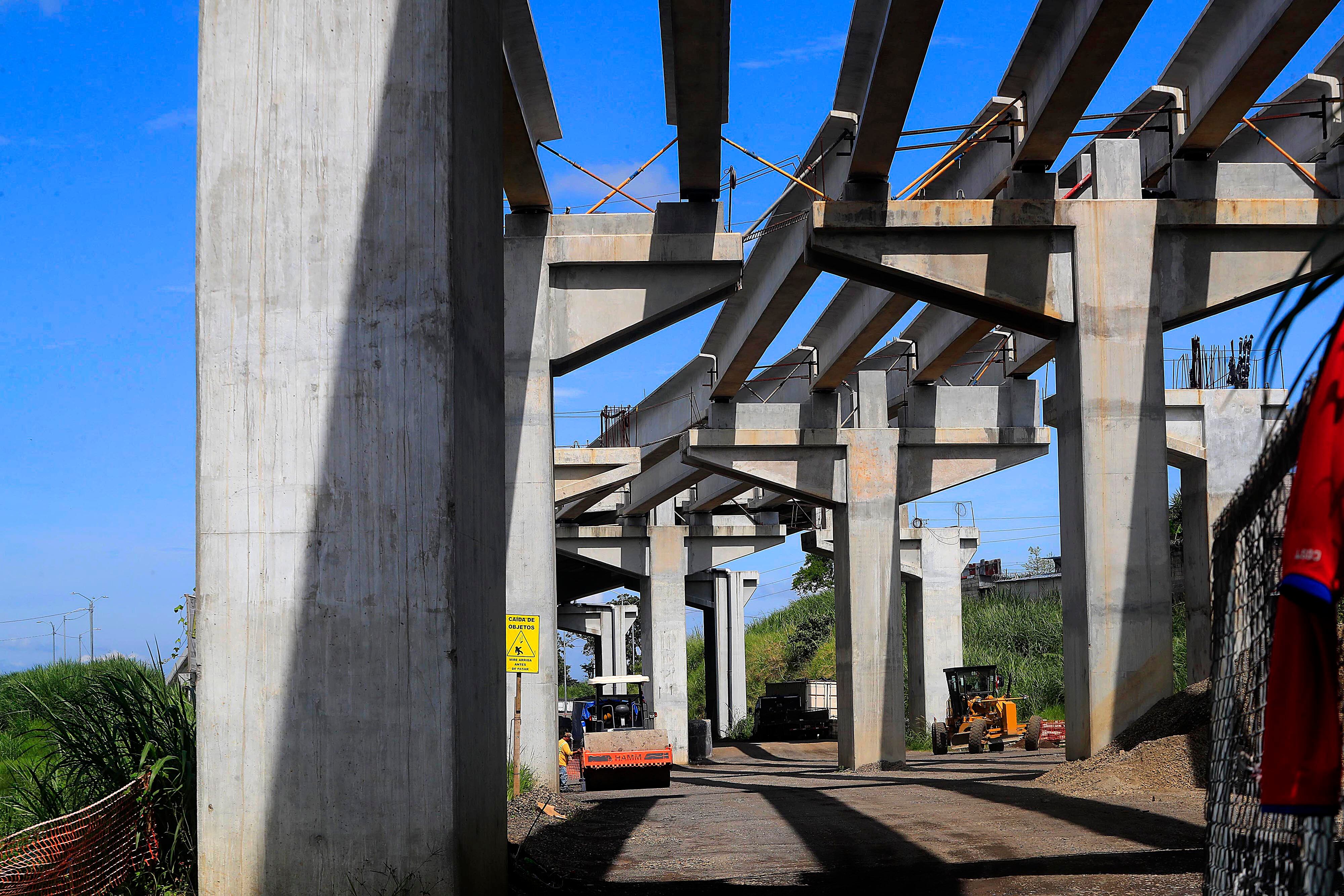 21/09/2023 Calle Blancos. Así avanzan los trabajos en el tramo de carretera que queda pendiente para concluir Circunvalación Norte, entre el entronque de Ruta 32 y el cruce hacia el este de la Coca-Cola.