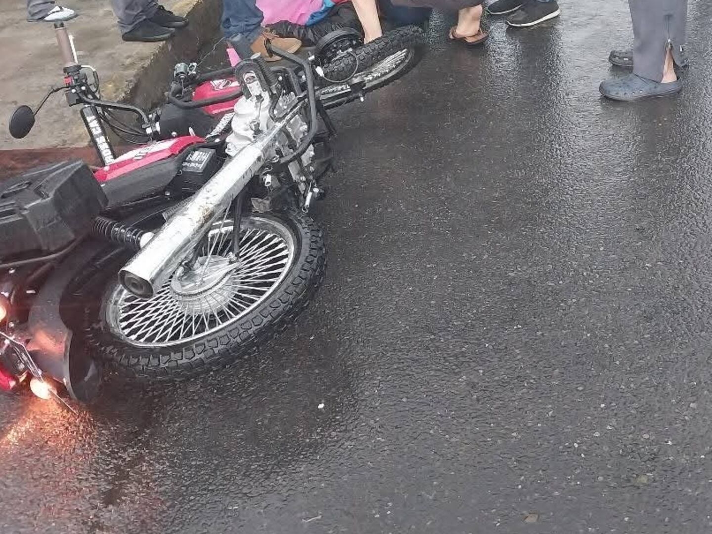 Mujer en bicimoto muere después de chocar contra ‘pick-up’ en Cartago ...