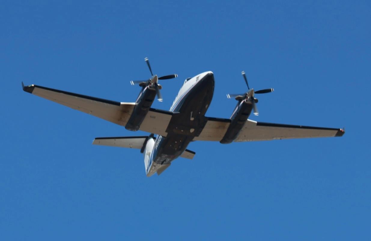 Despegue del avión que traslada a los extraditables Celso Gamboa y a Pecho de Rata hacia Estados Unidos.
