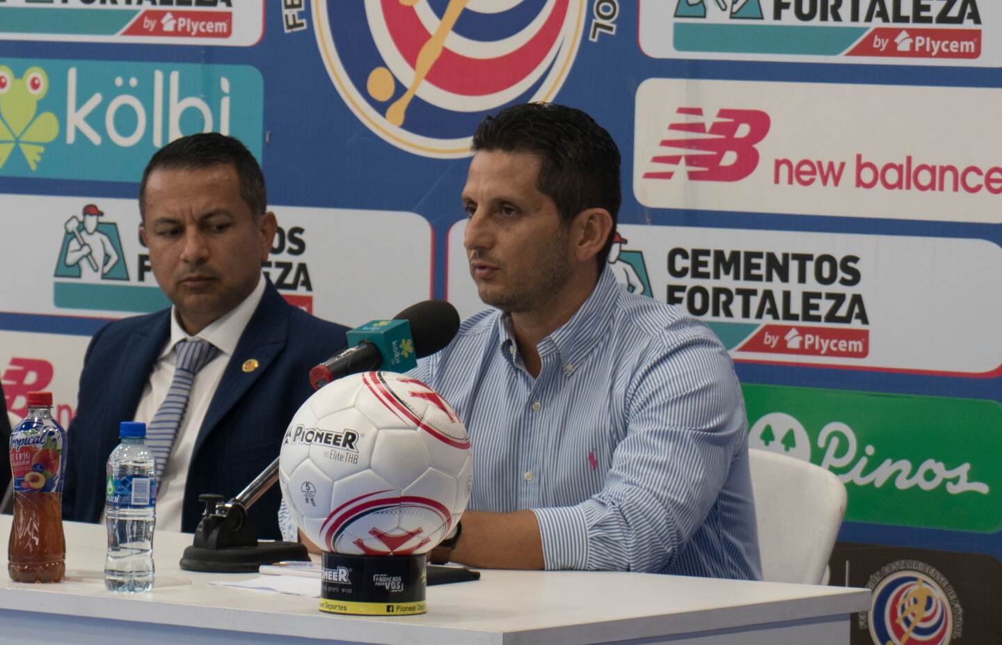 01/08/2018. Proyecto Gol, San Rafael de Alajuela. Costa Rica. Presentación de Ronald Gónzalez como técnico interino de la selección por un período de dos partidos. En la foto aparece Rodolfo Villalobos y Ronald Gónzalez. Fotografía: Cristina Solís Cabrera