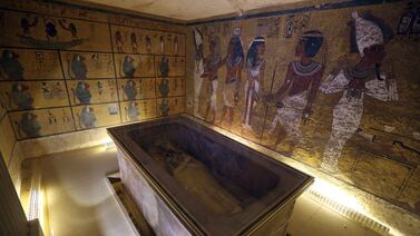 Los arqueólogos sacan las garras por los muros de la tumba de Tutankamón