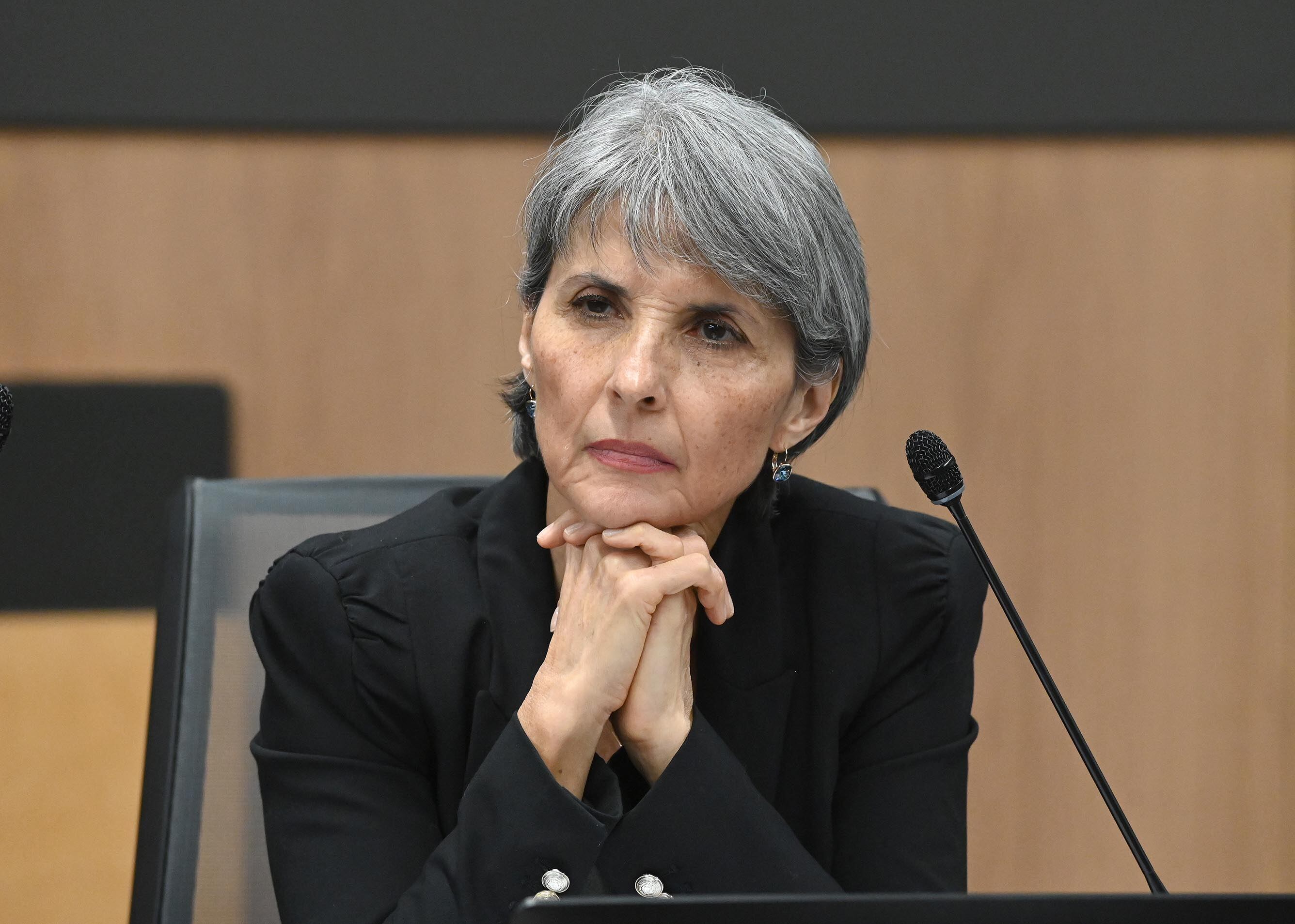 10 de julio del 2025. Asamblea Legislativa. 13:00 hrs. La Junta Directiva del Banco Nacional comparece ante la comisión legislativa de control de ingreso y gasto. Maximiliano Alvarado Ramírez (presidente), Noylin Cruz Suárez (vicepresidenta), Rolando Saborío Jiménez (secretario) y los directores María Brenes Quesada, María del Milagro Solórzano León, Anabelle Chaves Soto y Randall Monge Saborío. En la foto: Directivos respondieron las consultas de los diputados. Maximiliano Alvarado (izq) conversa con Rolando Saborío. Foto: Albert Marín