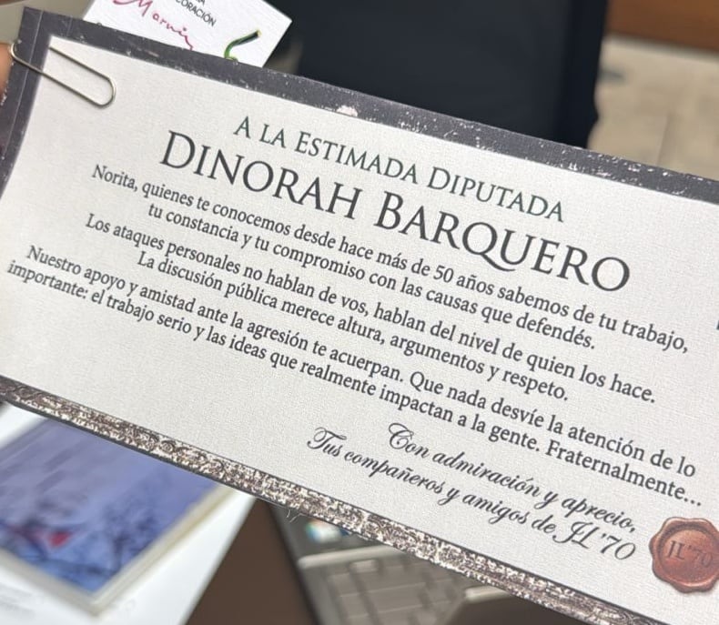 Dinorah Barquero ramo de flores violencia