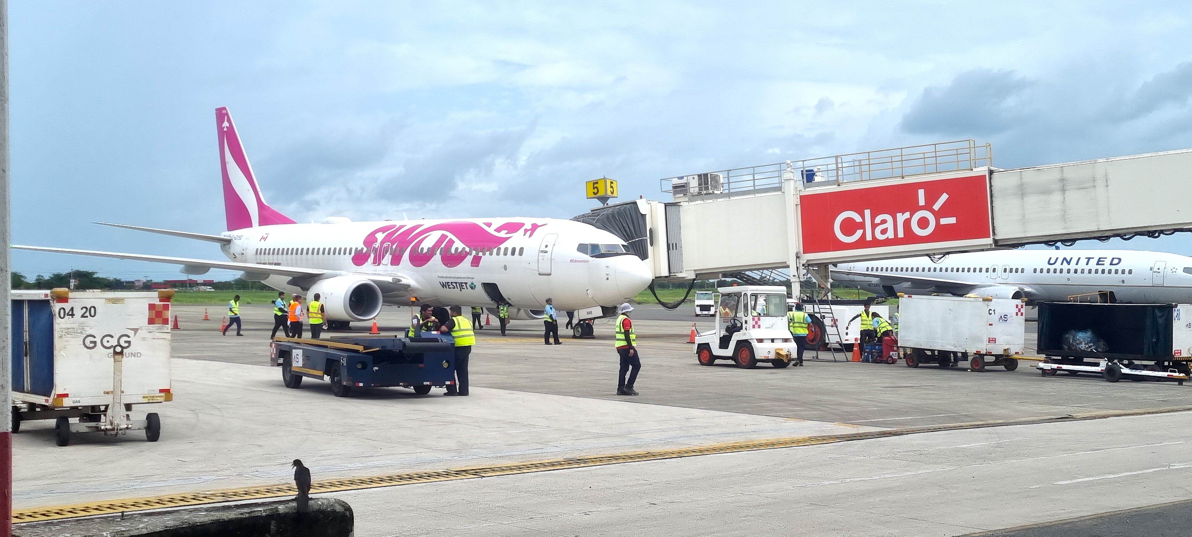 Al menos dos vuelos fueron cancelados en el aeropuerto de Liberia este 17 de diciembre por una pugna con controladores aéreos. Fotografía: Cortesía Guancaste Aerpuerto