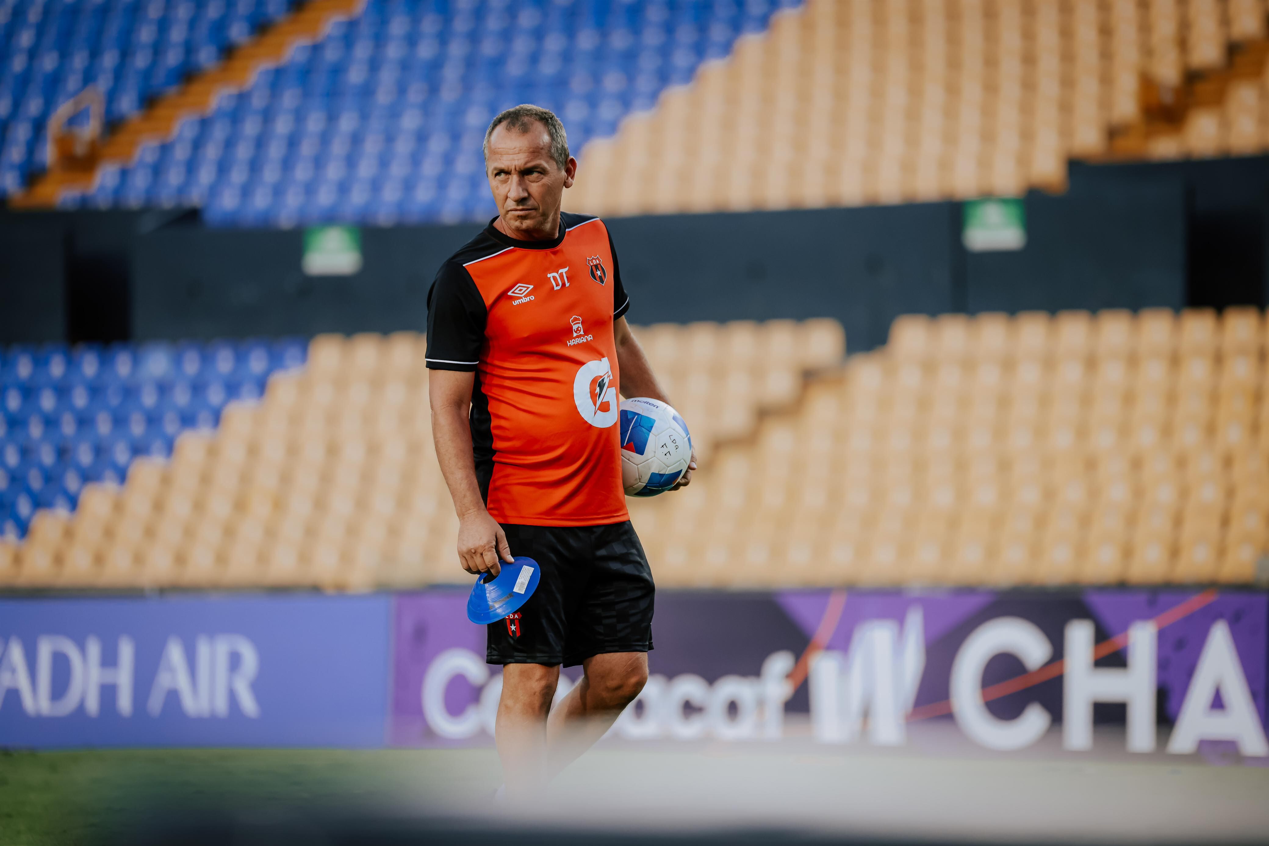 Wílmer López asegura que Liga Deportiva Alajuelense puede hacer un buen partido contra Tigres, en México, en la Copa de Campeones W de Concacaf.