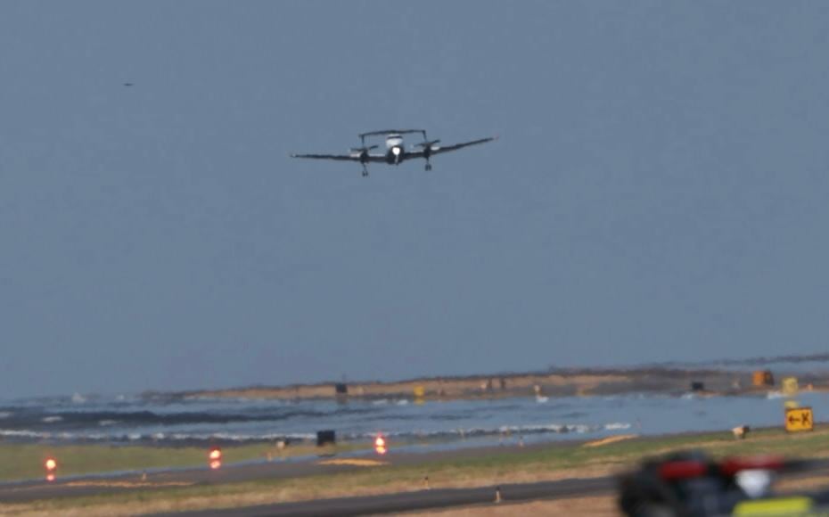 Avión que transporta a Celso Gamboa y a Edwin López, alias Pecho de rata, hacia Estados Unidos.