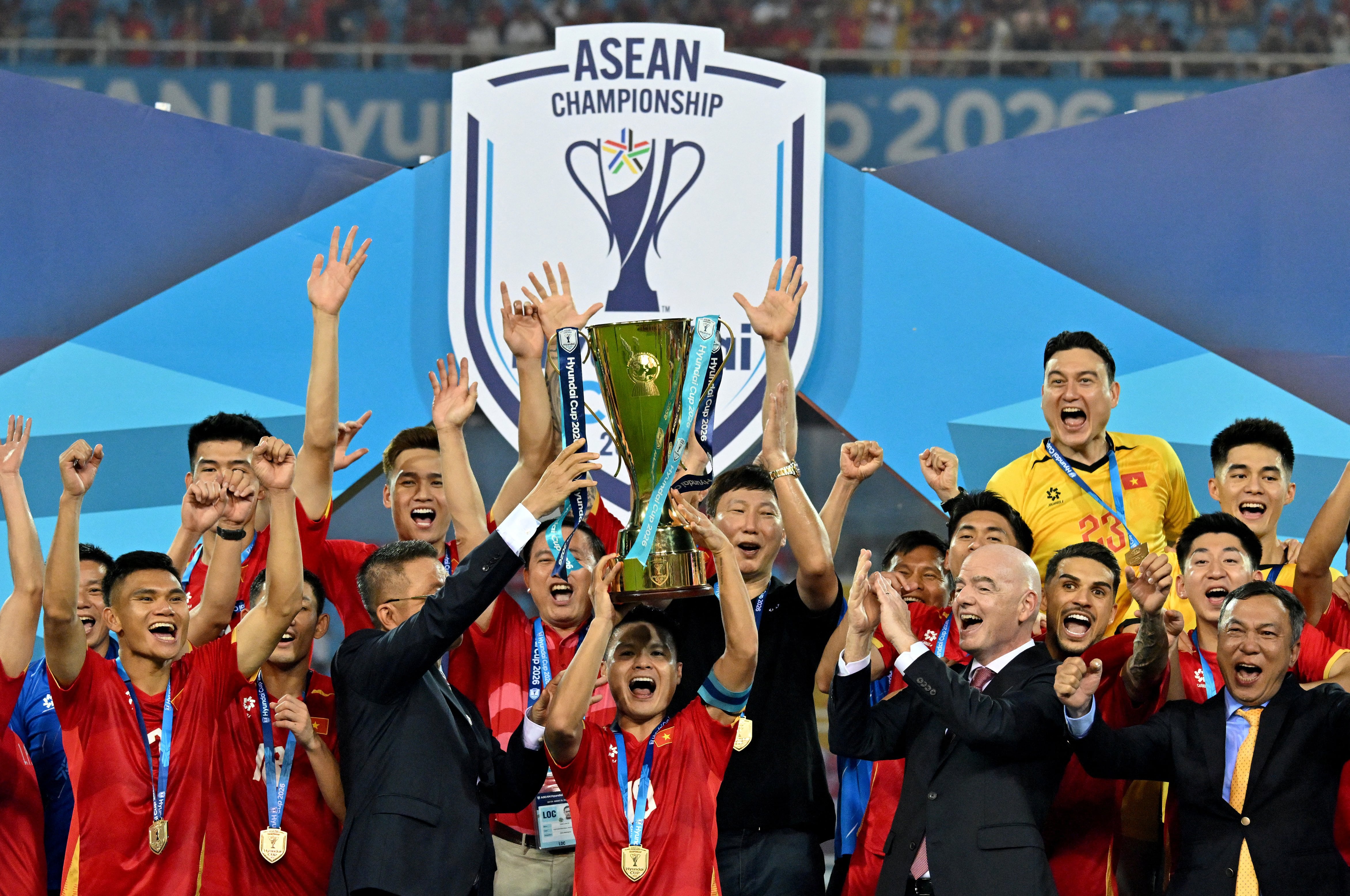 El presidente de FIFA, Gianni Infantino, estuvo el 26 de agosto en la final de la Copa ASEAN de Asia, ganada por Vietnam en ese país.