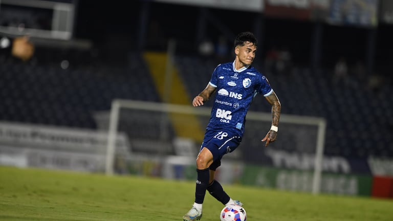 Amarini Villatoro ratifica su decisión con Carlos Barahona para el partido Cartaginés vs. Olimpia