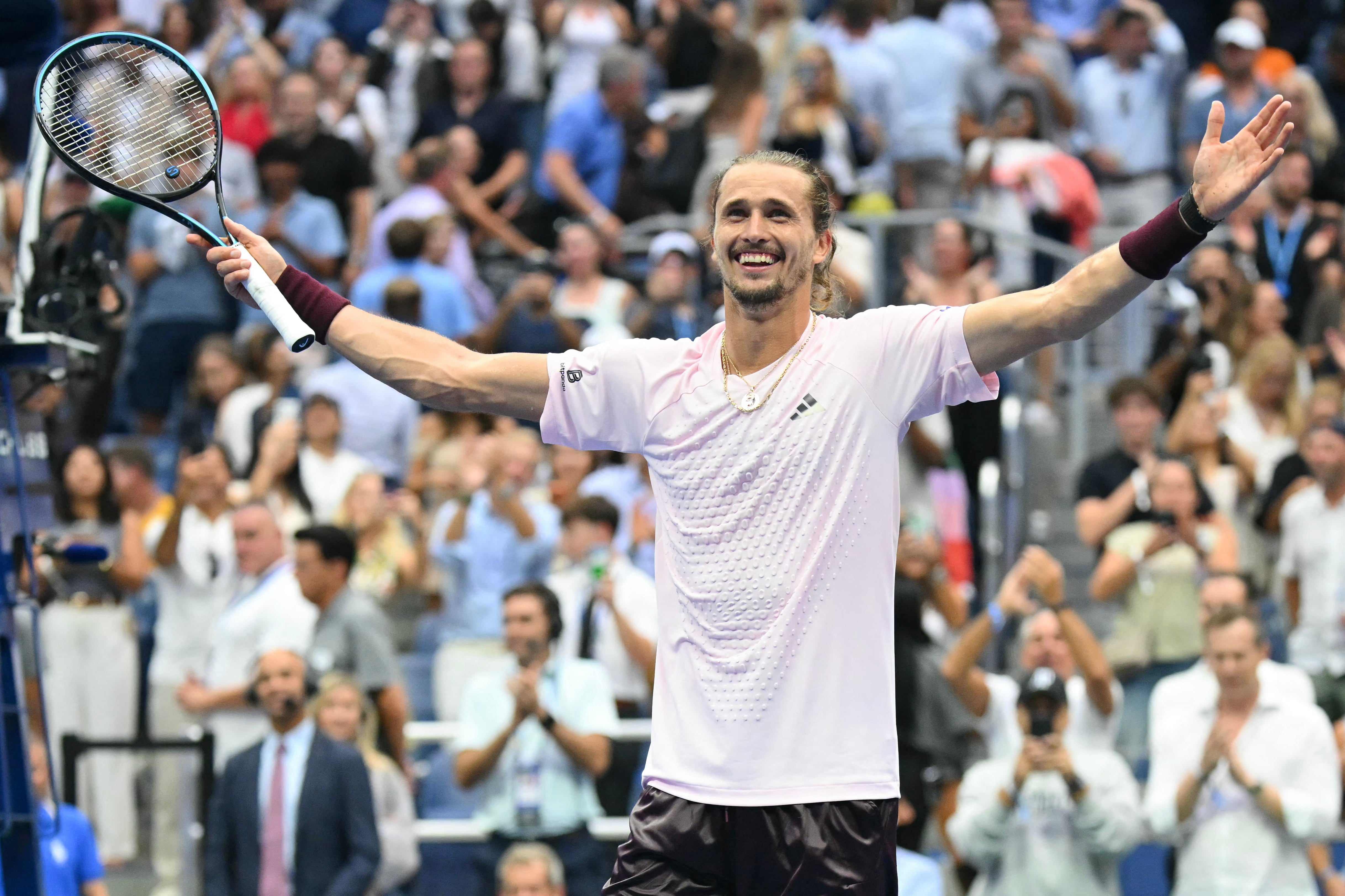 El alemán Alexander Zverev celebra su victoria ante Ben Shelton en el US Open de tenis este domingo 13 de setiembre.