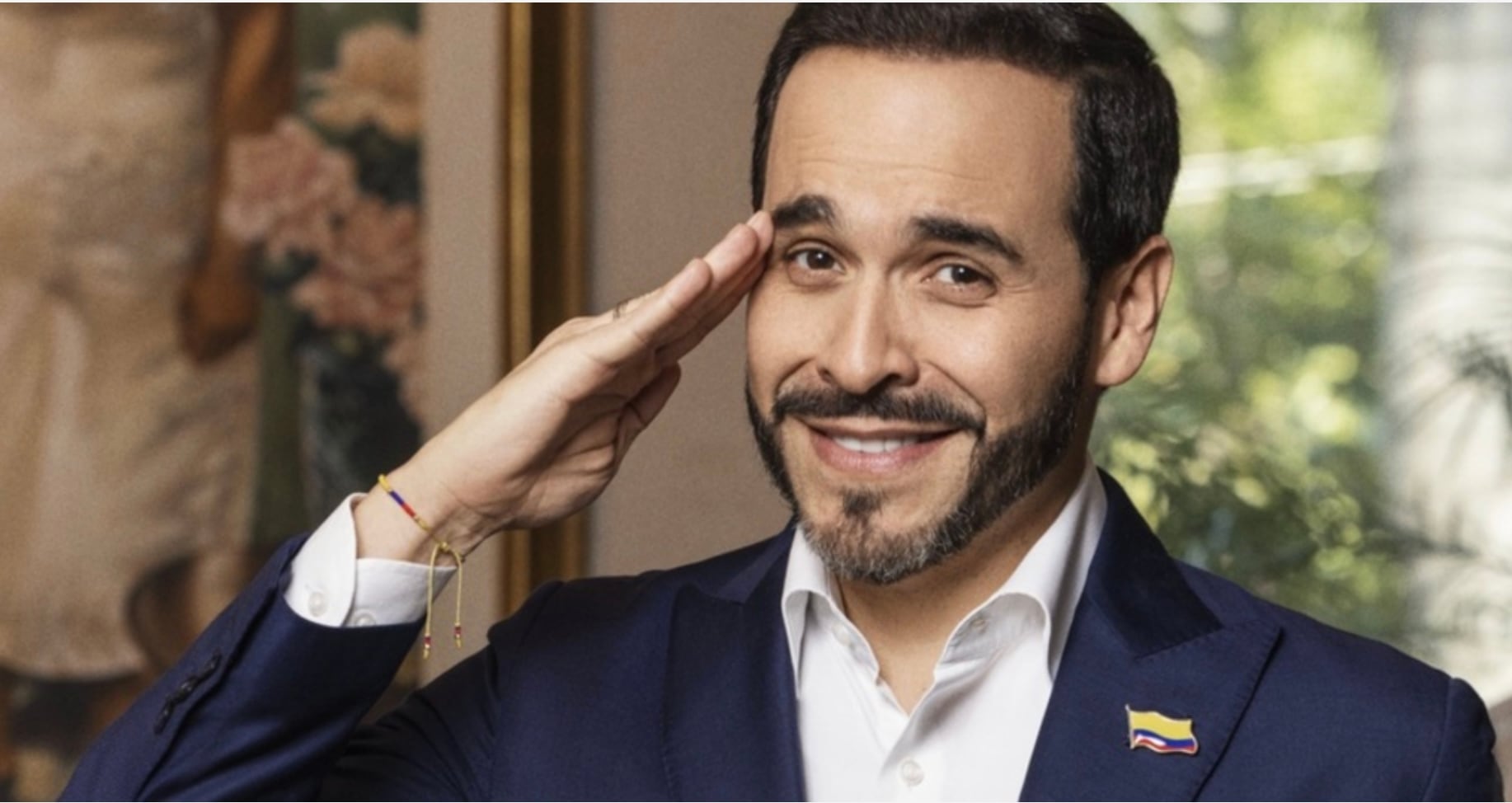Cantante de ópera aficionado, Abelardo de la Espriella suele vestir trajes impecables sin corbata y mocasines. En la carrera electoral, le llueven cuestionamientos sobre el origen de su fortuna. Fotografía: