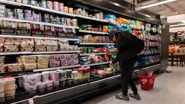 Confianza de los consumidores de Estados Unidos cae en agosto