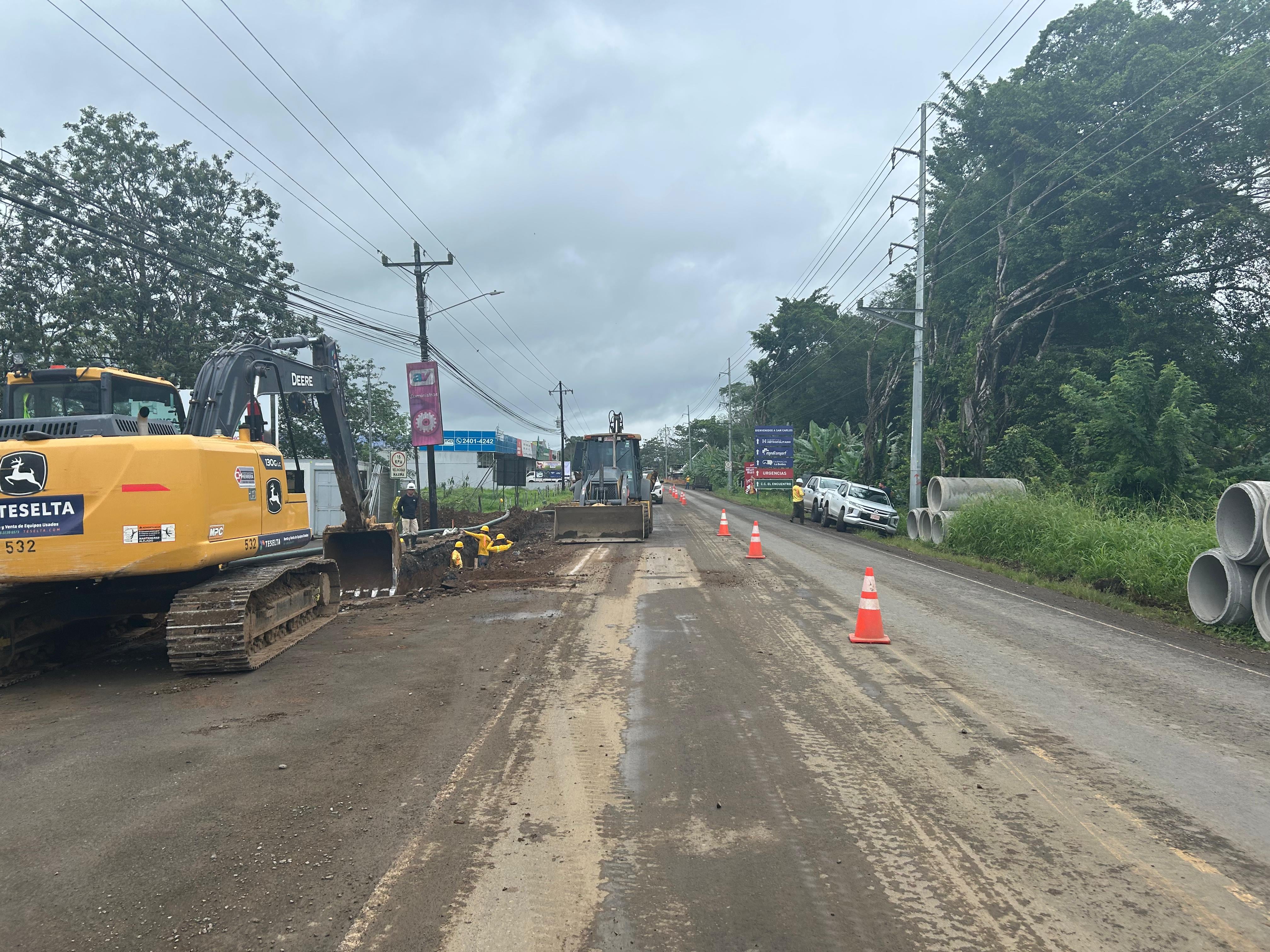 Las obras en Muelle incluyen una rotonda, tubería pluvial y mejoras viales. Se espera finalizar en octubre