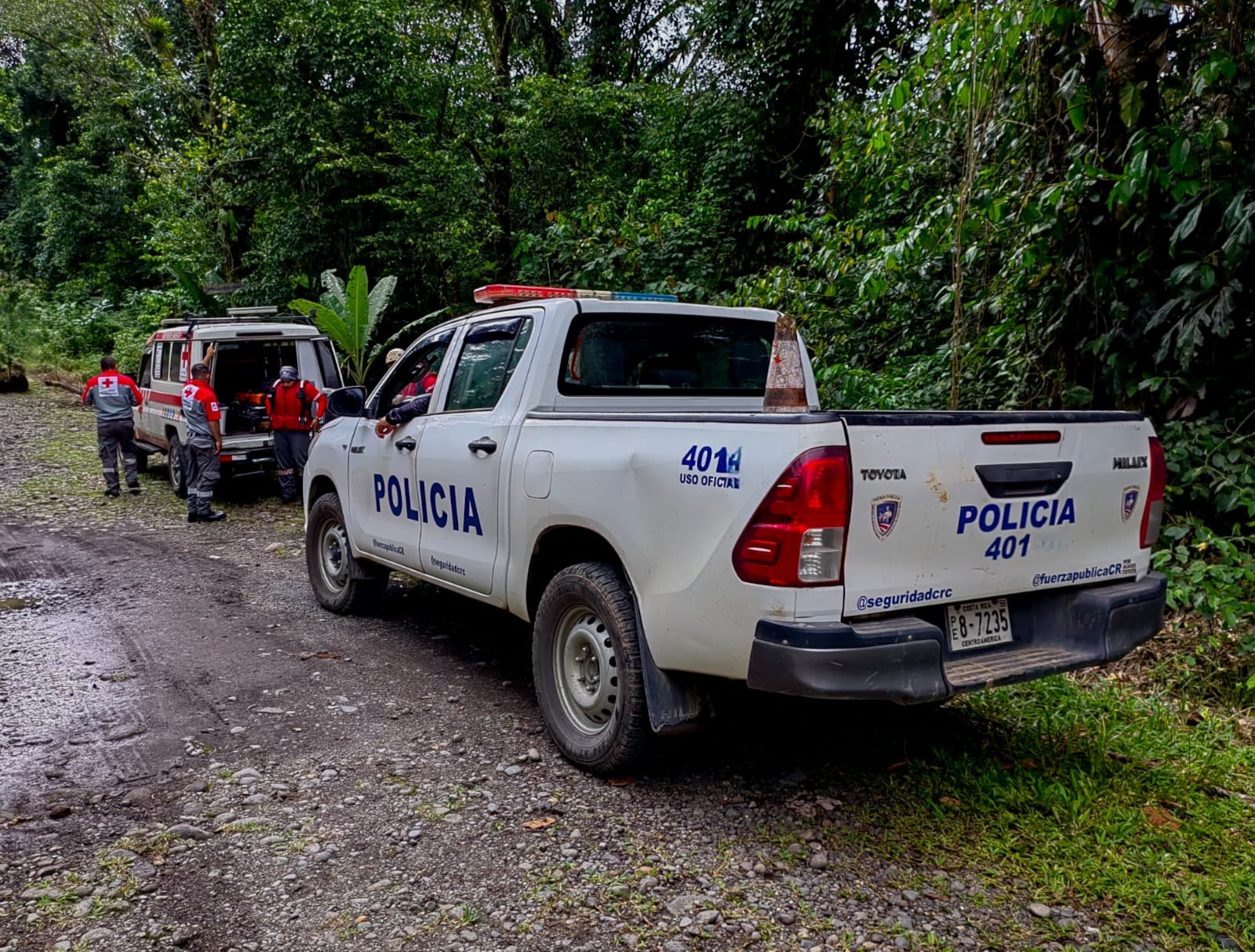 Cruzrojistas atendieron la emergencia en playa Grande de Cahuita, donde un turista estadounidense fue sacado del mar sin signos vitales.