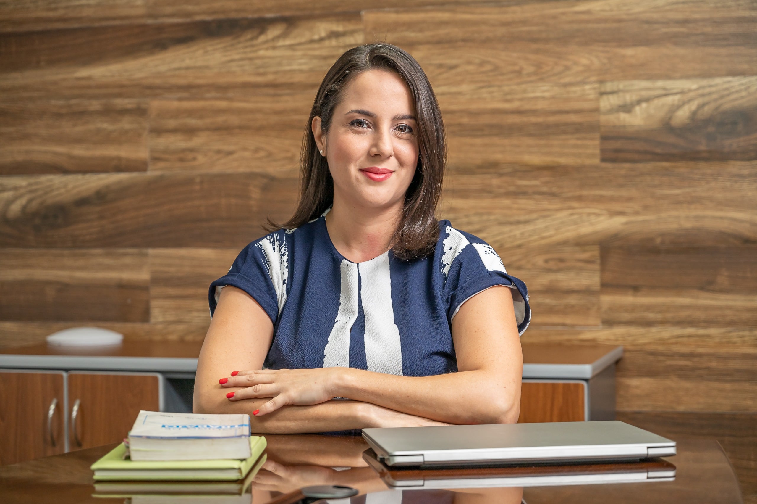 En la imagen, Viviana Sánchez Lanzoni, abogada laboralista y notaria pública