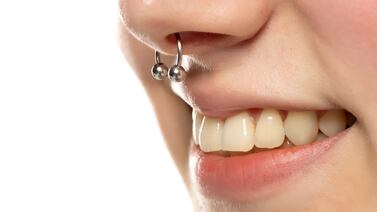 MEP estandarizará uso de tatuajes, piercings y cabello teñido; conozca qué se prohibiría