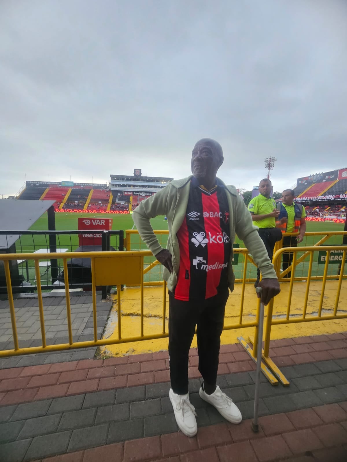 Sebastián Pío da Silva no podía creer cuánto ha cambiado su querido Estadio Alejandro Morera Soto.