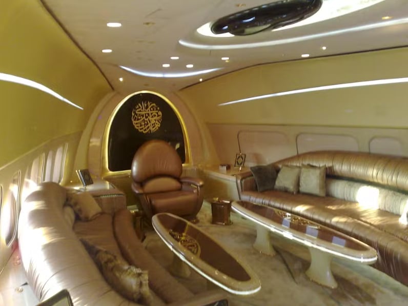 El avión de Arabia Saudita puede transportar grandes delegaciones reales y tienen suficiente espacio para reuniones oficiales con dignatarios internacionales. Foto: O globo/Brasil