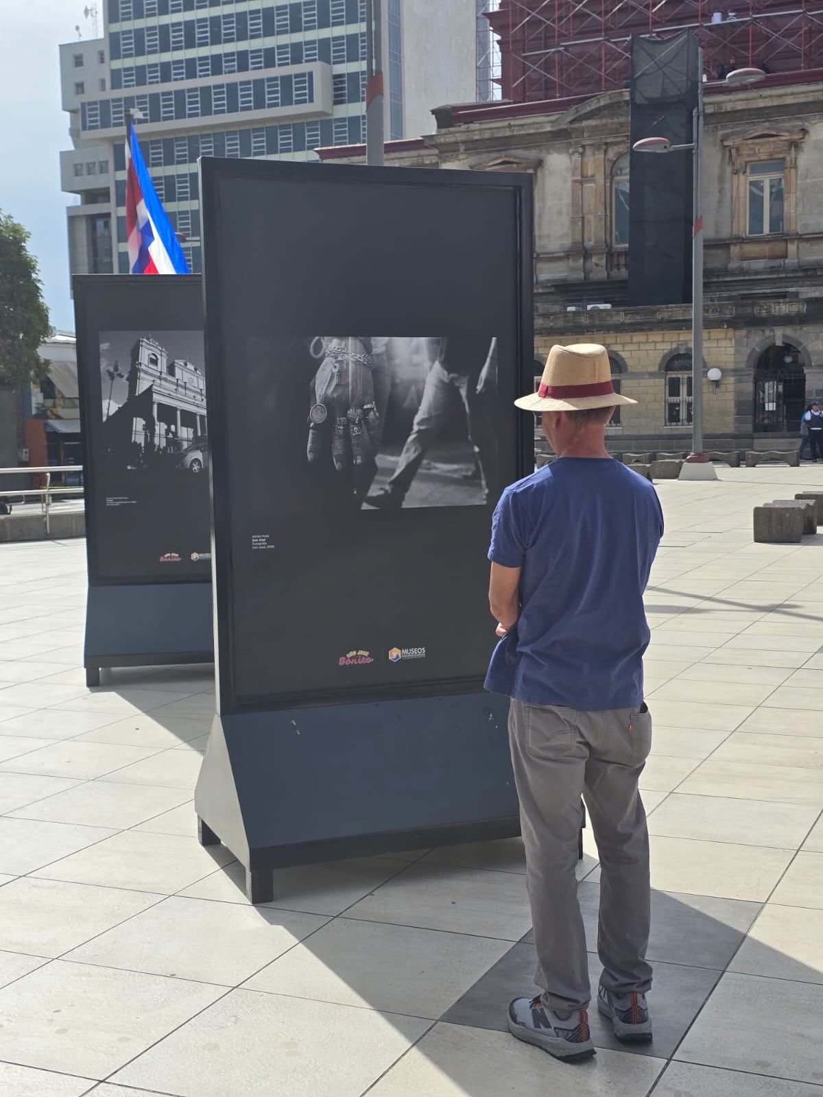 Las imágenes muestran desde personajes hasta edificaciones en el país.