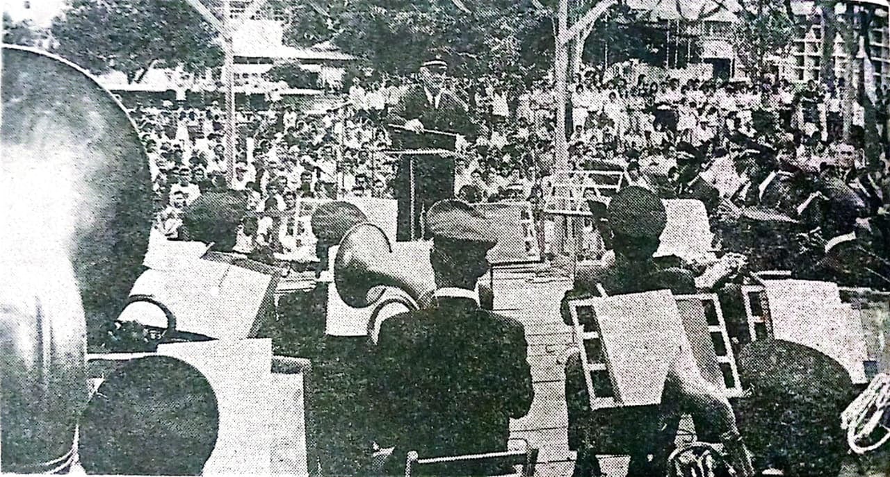 Integrantes de la "filarmonía" de Turrialba, durante una de sus interpretaciones en el festival que se efectuó en Cartago.